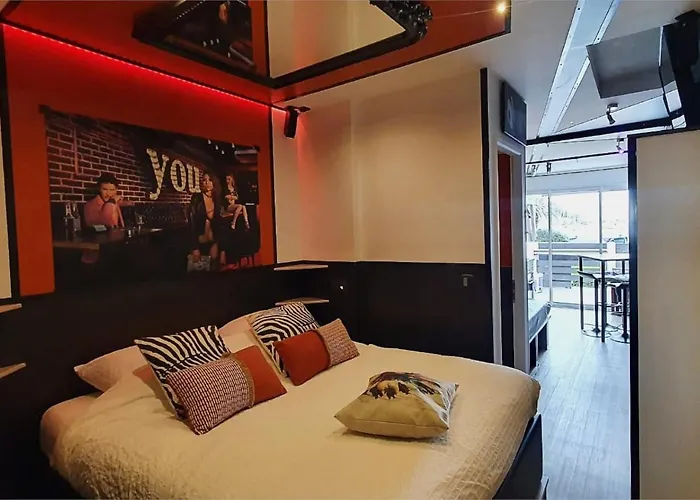 아파트 Naturist Cap Carbone