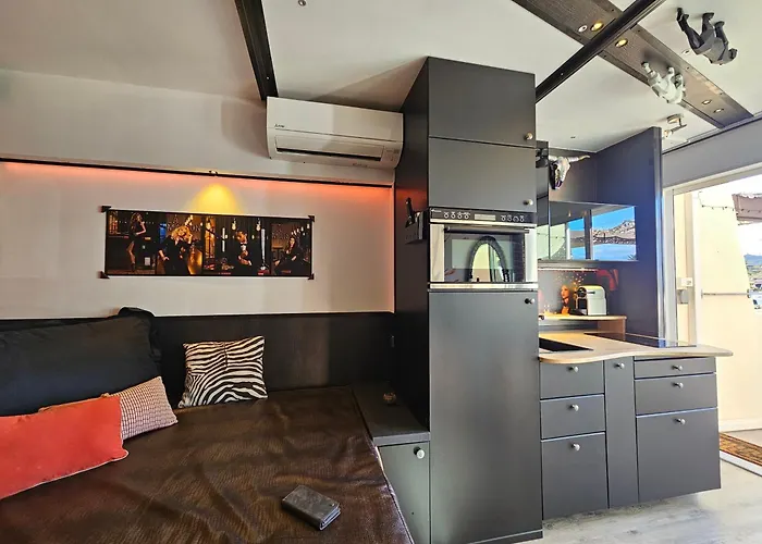 아파트 Naturist Cap Carbone